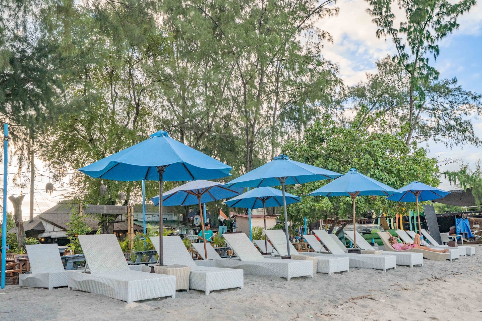 Imagine waking up to the gentle sound of waves and soaking in the nat…