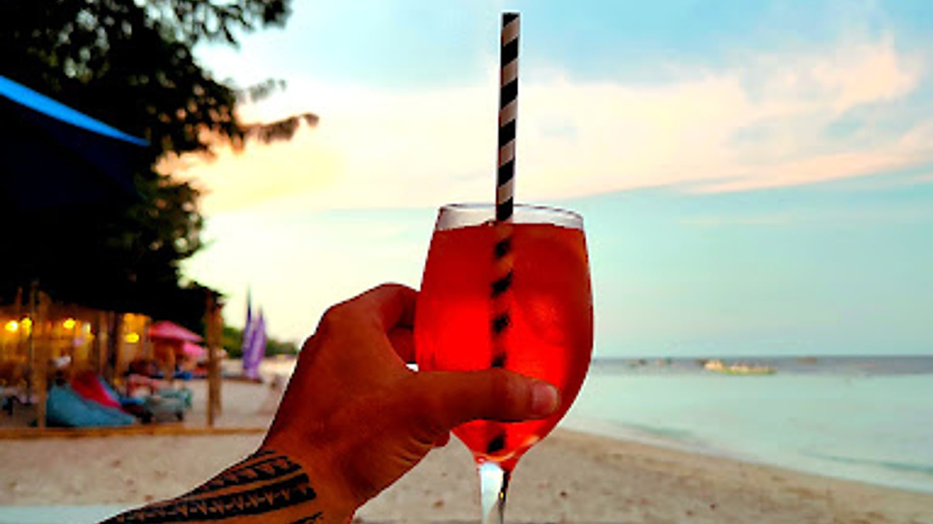 Beachfront Lunch & Sunset Drinks at Taste Café Looking for the best b…