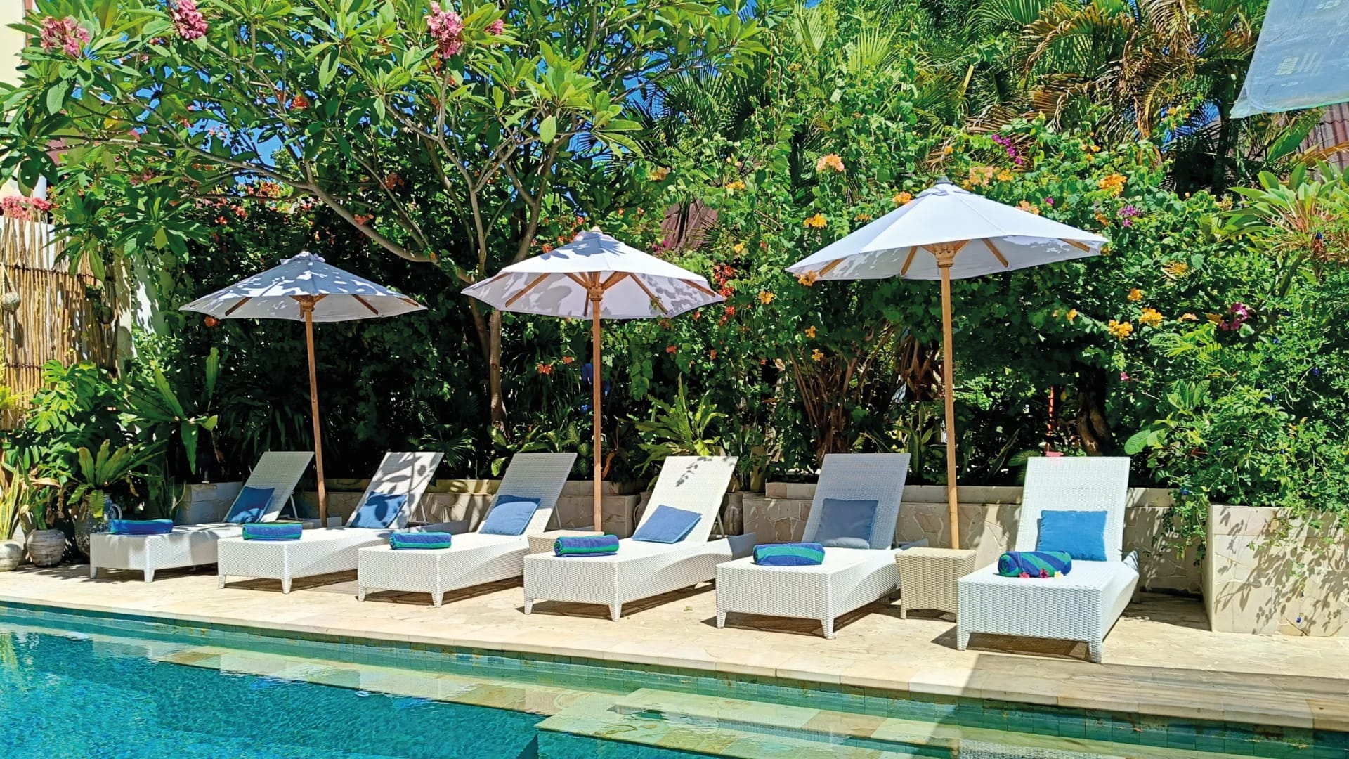 Balé Sampan hero slide 1